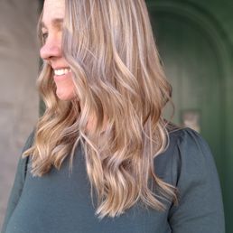 Look at the balayage and curl! She made my straight hair so pretty!
