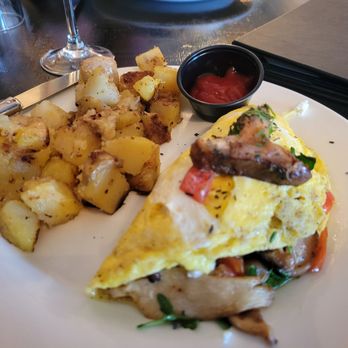 Le Sel Bistro - Mushroom omelette - Breakfast & Brunch Near Me - Tacoma, Washington