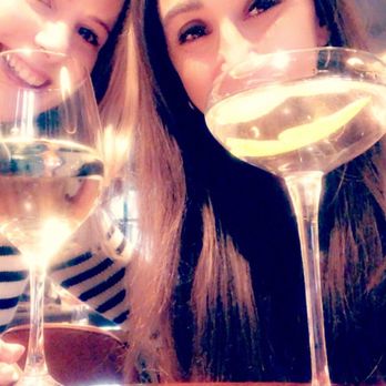 Earls Kitchen + Bar - Day drinks - New American Near Me - Boston, Massachusetts