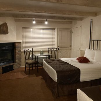 Sky Ranch Lodge - 2nd bed, door that lead to patio. - Hotels Near Me - Sedona, Arizona Sky Ranch Lodge - 2nd bed, door that lead to patio. - Hotels Near Me - Sedona, Arizona