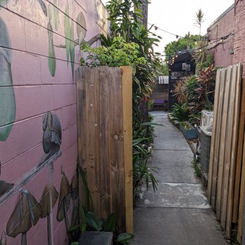 Lil Indies - Alley leading to the outdoor seating space - Pubs Near Me - Orlando, Florida Lil Indies - Alley leading to the outdoor seating space - Pubs Near Me - Orlando, Florida