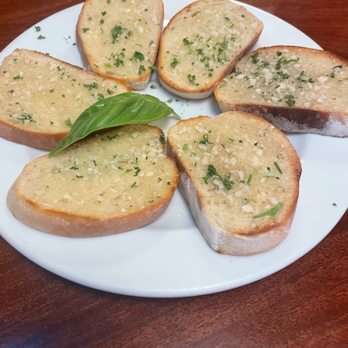 Michelangelo Ristorante - Garlic bread. I recommend. - Italian Near Me - Los Angeles, California