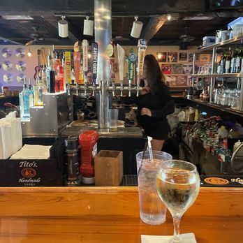 Kickback Neighborhood Tavern - Bars Near Me - Wellington, Florida