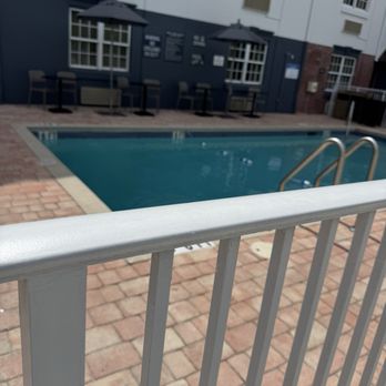 Candlewood Suites - 3ft to 6ft pool. So tall people can enjoy the pool too. - Hotels Near Me - Miami, Florida
