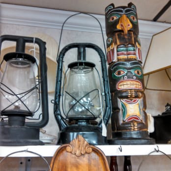 Lexington Peddlers Mall - Totem Poles and old Lanterns. - Flea Markets Near Me - Lexington, Kentucky