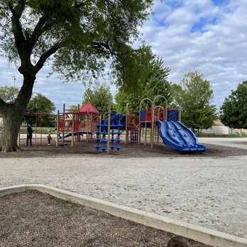 Earl J Field Memorial Playground - Playgrounds Near Me - Norridge, Illinois