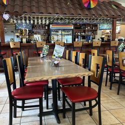 Las Delicias - Smaller dining area with bar