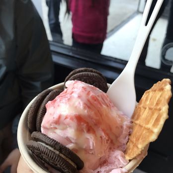 Powder - Strawberry flavor Topping: strawberry and condensed milk along with Oreos (wafers included) - Desserts Near Me - San Francisco, California Powder - Strawberry flavor Topping: strawberry and condensed milk along with Oreos (wafers included) - Desserts Near Me - San Francisco, California