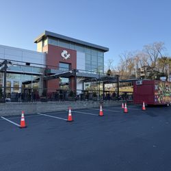 Mighty Squirrel Brewing - Exterior with Mexican food truck
