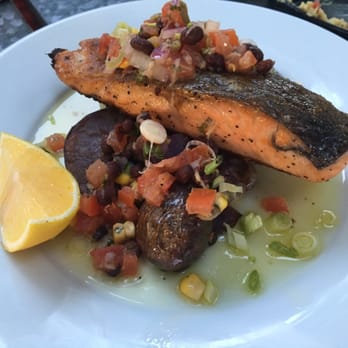 28 West Bar & Grill - Blackened salmon - British Near Me - London, XGL