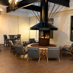 Expedition Lodge Estes Park - Lodge-style hotel lobby at Expedition Lodge Estes Park with comfortable seating and mountain-inspired design.