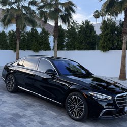 A Transportation Service - Enjoy luxury black car service in Palm Springs.