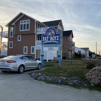 Fatboyz Ice Cream & Grill - The sign by the road - Ice Cream & Frozen Yogurt Near Me - Nags Head, North Carolina