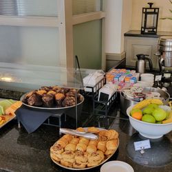 The Swamp Fox Restaurant - Fruit / Dessert / Cereal Bar