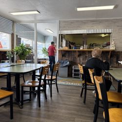 Fresh's Homemade Eatery - Dining room view from our table
