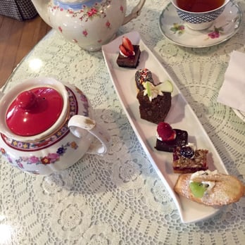 Dartealing Lounge - Selection of 6 desserts - Tea Rooms Near Me - San Francisco, California Dartealing Lounge - Selection of 6 desserts - Tea Rooms Near Me - San Francisco, California