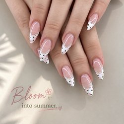Green Nail Bar - Gel X with design by Sally