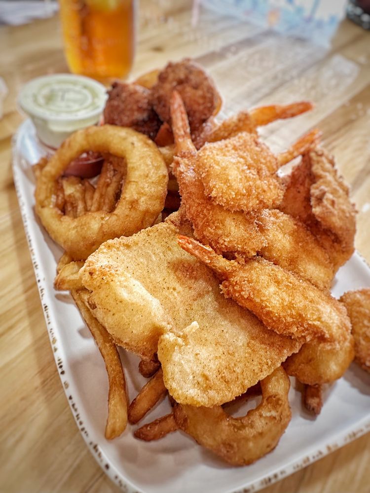 Farm House Diner Logo