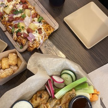 sneakybird - The Islander pizza, wings and tots - Chicken Wings Near Me - Gilbert, Arizona