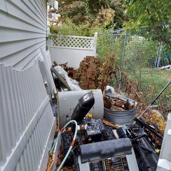 R&S Junk Cleanouts - Before picture - Demolition Services Near Me - Marblehead, Massachusetts R&S Junk Cleanouts - Before picture - Demolition Services Near Me - Marblehead, Massachusetts