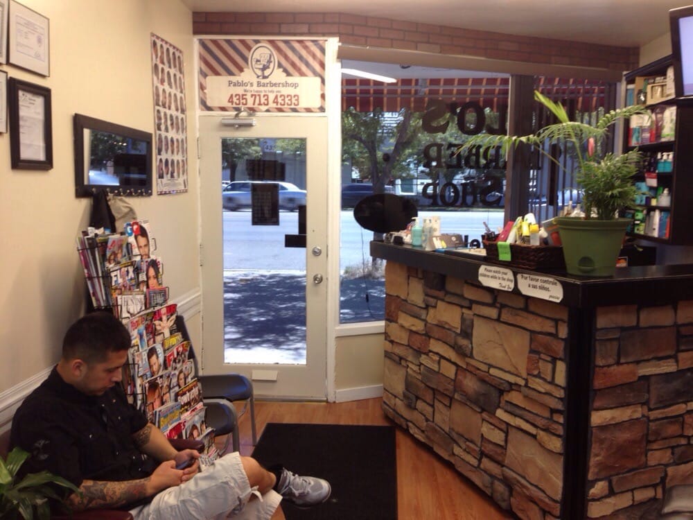 Pablo's Barbershop Logo