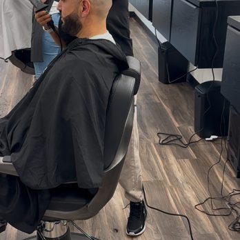 Krownd Barberz - @lexiistylez_ - Barbers Near Me - Burbank, California Krownd Barberz - @lexiistylez_ - Barbers Near Me - Burbank, California