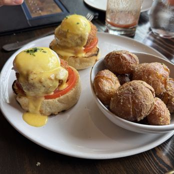 Solbar - Crabcake benedict - New American Near Me - Calistoga, California Solbar - Crabcake benedict - New American Near Me - Calistoga, California
