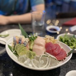 Tapa Sushi Japanese Cuisine - 9 piece sashimi chef's choice