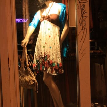 Kali - Corner window. - Women's Clothing Near Me - Montreal, Quebec