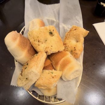 Iavarone Italian Kitchen & Pizzeria - Bread Basket - Italian Near Me - Plainview, New York Iavarone Italian Kitchen & Pizzeria - Bread Basket - Italian Near Me - Plainview, New York