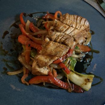 Castaways Steak & Seafood - Tuna steak - Bars Near Me - Port Jefferson, New York