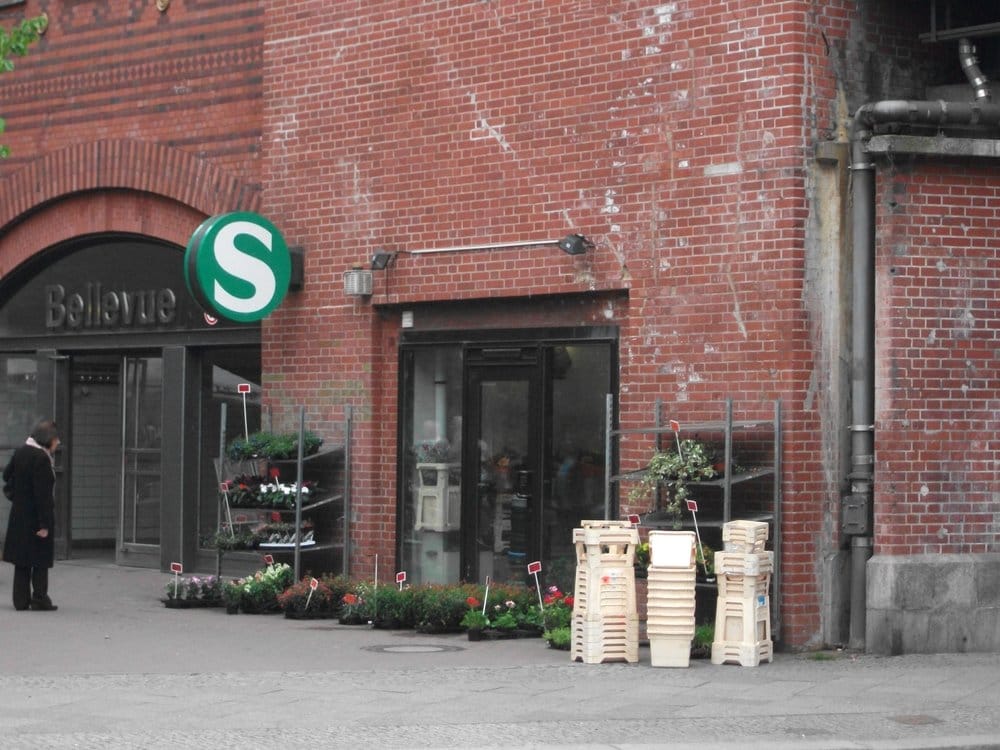blumen-im-s-bahnhof-bellevue-updated-april-2024-bartningallee-18