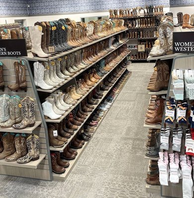 BOOT BARN - Updated March 2025 - 15 Photos - 586 Illinois Rt 59 ...