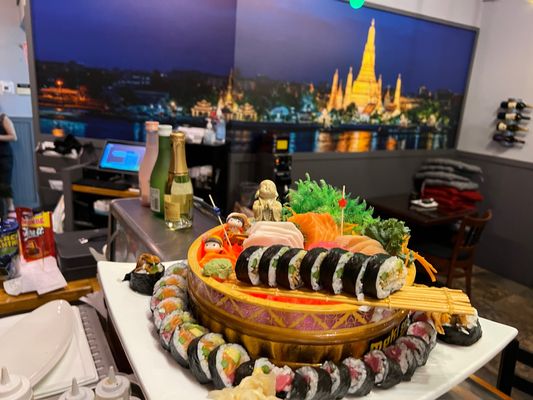 MAKI SUSHI AND THAI RESTAURANT by null