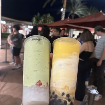 OMOMO Tea Shoppe - Avacado smash and mango tornado - Coffee & Tea Near Me - Irvine, California