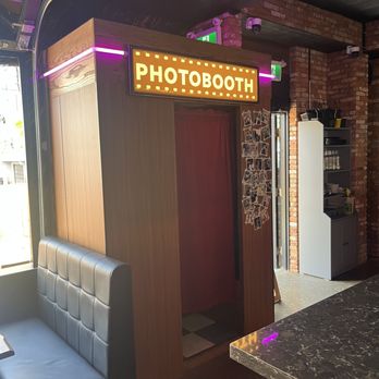 Little Ese - Photo Booth - Sandwiches Near Me - Toronto, Ontario