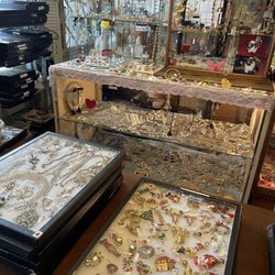 Patti's Treasures & Antiques