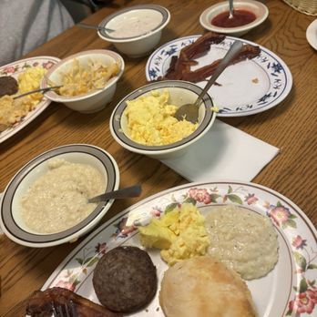 Mama's Farmhouse - Southern Near Me - Pigeon Forge, Tennessee
