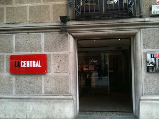 Llibreria la Central by null