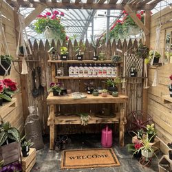 Wayside Greenhouse - Wayside rustic vibe