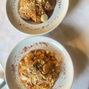 Mezzo Ristorante & Lounge - Chicken fettuccini mezzo spaghetti with meatballs - Italian Near Me - Windsor, Ontario Mezzo Ristorante & Lounge - Chicken fettuccini mezzo spaghetti with meatballs - Italian Near Me - Windsor, Ontario