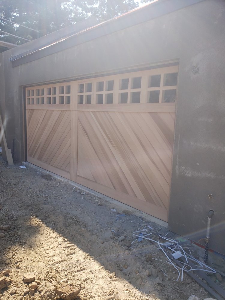 Lux Garage Doors - Garage Door Contractor in Commerce, CA