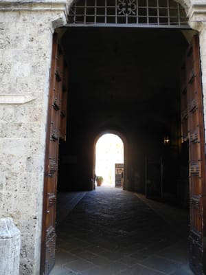 Palazzo Chigi Saracini by null