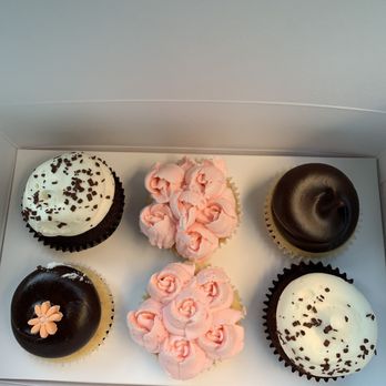 Georgetown Cupcake - Pink Tulips Vanilla & Chocolate Chocolate & Vanilla - Cupcakes Near Me - Washington, DC, District of Columbia Georgetown Cupcake - Pink Tulips Vanilla & Chocolate Chocolate & Vanilla - Cupcakes Near Me - Washington, DC, District of Columbia