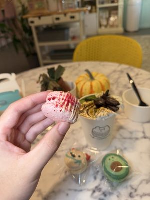 Ohh...macarons by null