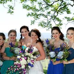 Heartwarmers - Beautiful bride - beautiful flowers! Full service wedding and party flowers.