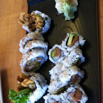 Geta - Crab and salmon and avocado roll - Japanese Near Me - Oakland, California