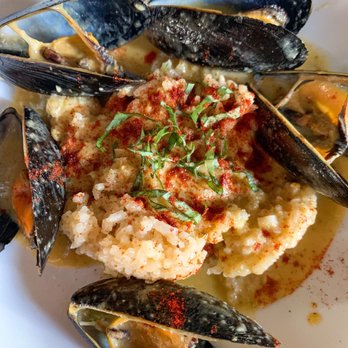 R Kitchen - Mussels and rice - New American Near Me - Charleston, South Carolina R Kitchen - Mussels and rice - New American Near Me - Charleston, South Carolina