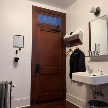 Commodore Hotel Astoria - Sink - Hotels Near Me - Astoria, Oregon
