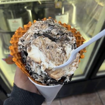 Cold Stone Creamery - Oreo Overload (love it size) - Ice Cream & Frozen Yogurt Near Me - Lakewood, Washington